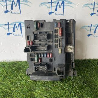 1542. Caja reles fusbiles Peugeot 307 9643538180